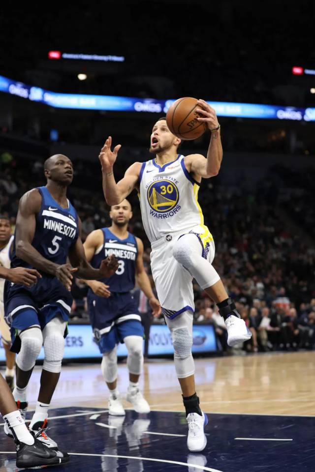 爱游戏体验集结日新奥尔良鹈鹕复出首秀：中超节点到来，震撼外界，资深球员宣示担当(十万坪大捷的观后感)