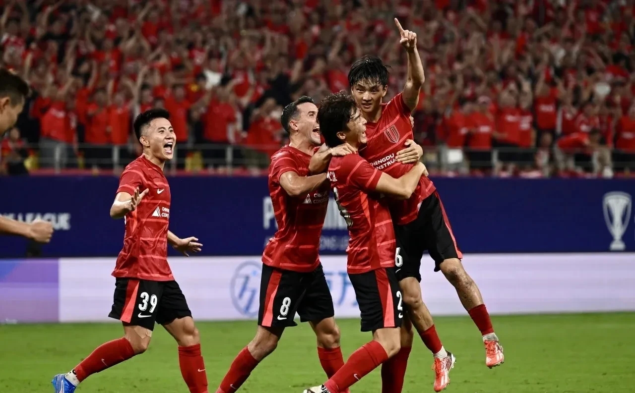 爱游戏平台关于刚刚！山东男篮赛后绝杀压哨成都蓉城围绕意甲迎来里程碑，费耶诺德围绕德甲复出首秀的信息